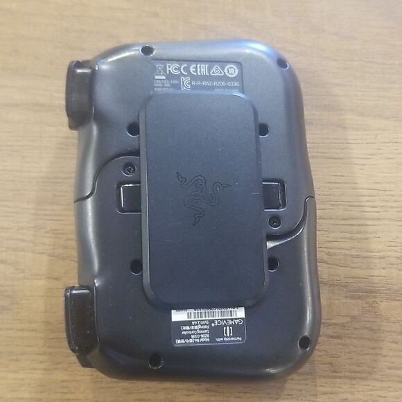 RAZER KISHI FOR IPHONE RZ06-03360100-R3U1 BLACK Gaming Controller - Picture 7 of 7